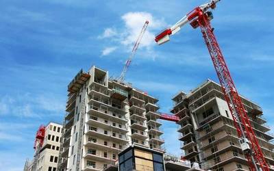 Achat immobilier neuf : peut-on reporter les mensualités de crédit en cas de retard du chantier de construction ?